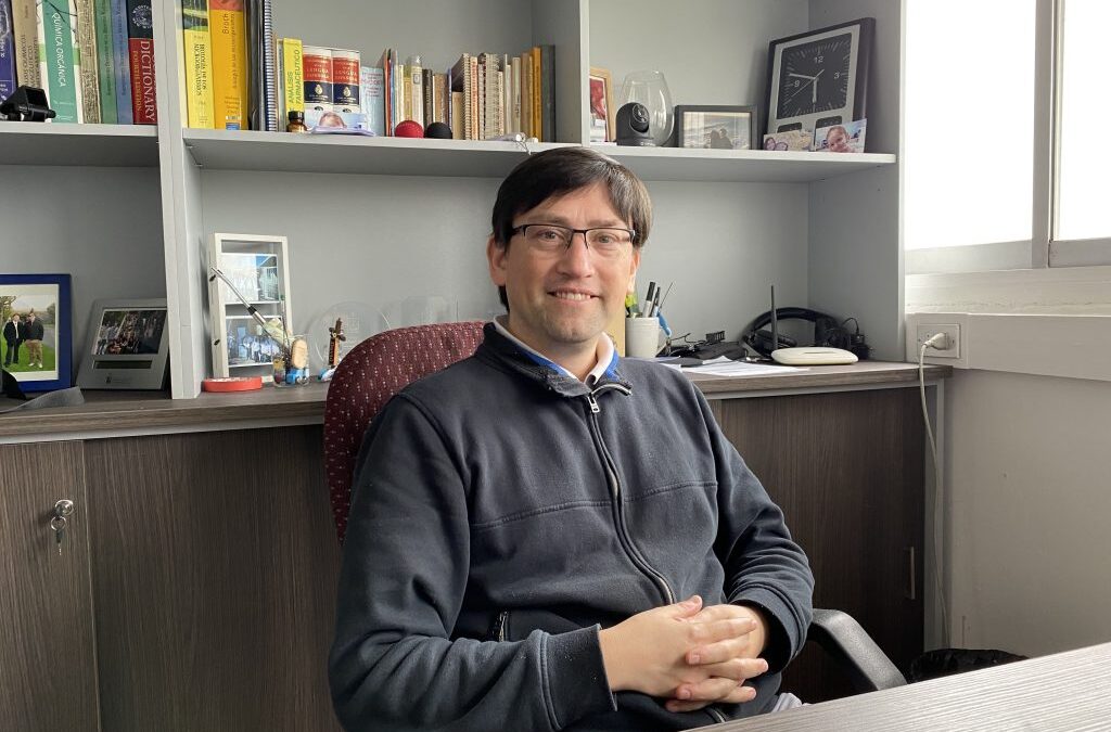 Despertar Digital: cómo la Fac. de Ciencias Químicas y Farmacéuticas comienza a integrar la Inteligencia Artificial a favor de la comunidad